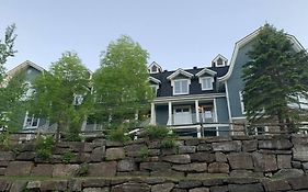 Chalet-Style Condo - 5 Minutes To Lifts And Village!